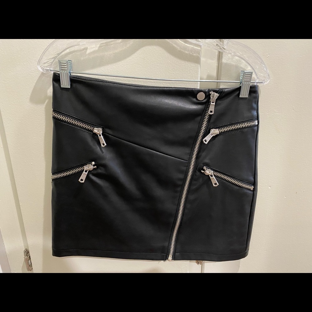 Leather mini skirt with zippers